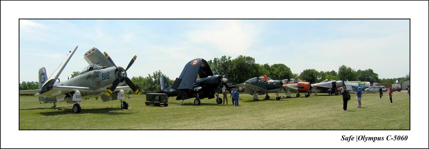 2004 - 06 - A1 skyraider et A4.JPG